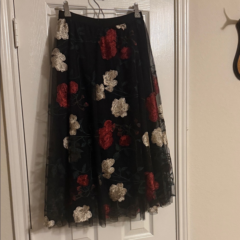 Sold❌A Classy Chic Boutique Black Floral Midi Skirt - Picture 4 of 5